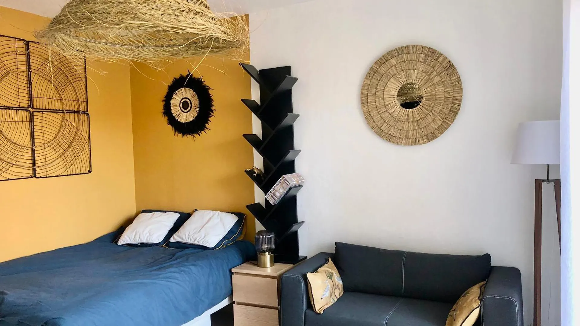 Apartment Grand Studio Terrasse Climatise Central Et Calme Saint-Raphael