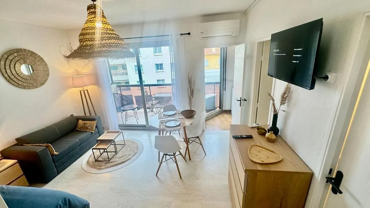 Grand Studio Terrasse Climatise Central Et Calme Saint-Raphael  0*, Saint-Raphael (Var) France